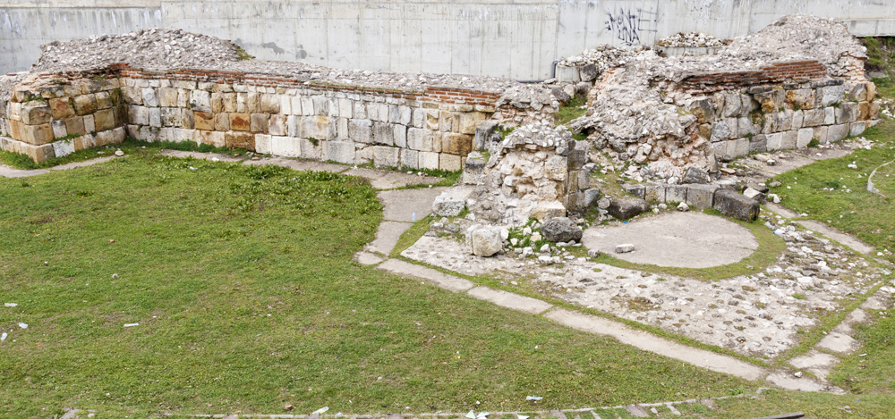 Южна крепостна стена с Южната порта на Дуросторум – Дръстър